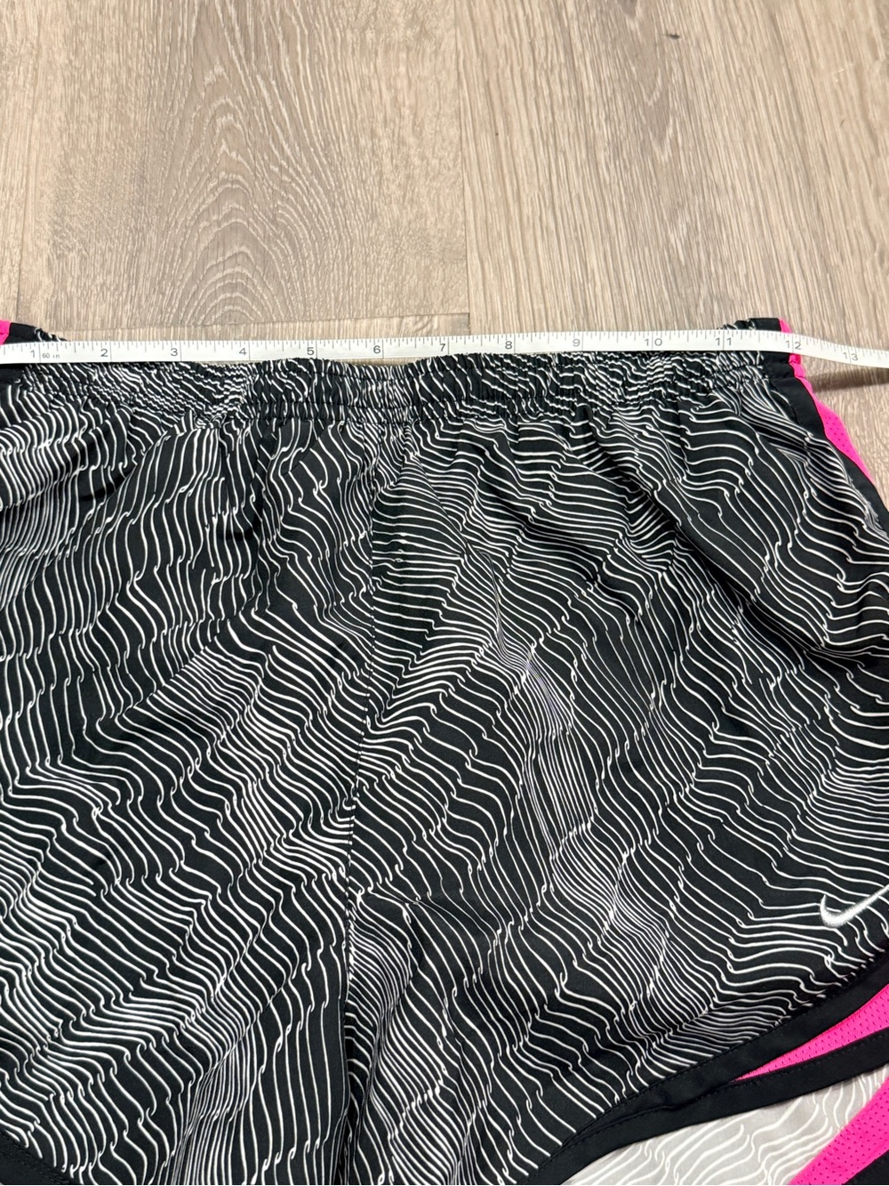 Nike Women's Black & Hot Pink Athletic Running Shorts Size S - Picture 4 of 9